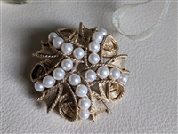 vintage 1960 gold tone wavy ribbon and faux pearl dome brooch vintage 1960 gold tone wavy ribbon and faux pearl dome brooch